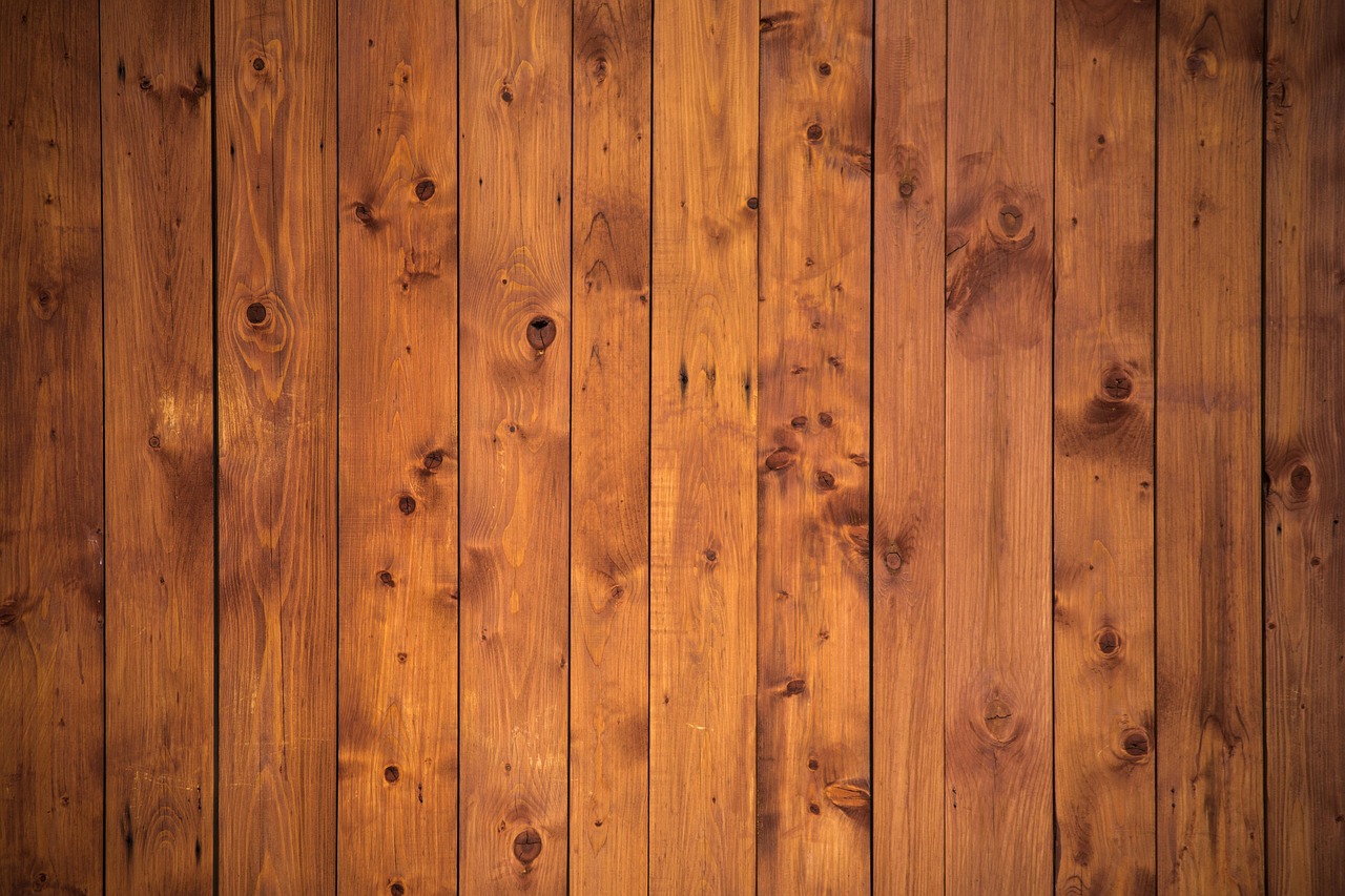 redonnez vie à votre vieux plancher en bois grâce à nos conseils et techniques de rénovation pour un sol magnifique et durable.